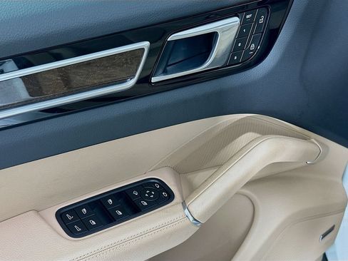 Certified 2023 Porsche Cayenne Platinum Edition AWD/4WD image 19