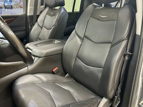 Used 2019 Cadillac Escalade ESV Luxury image 13