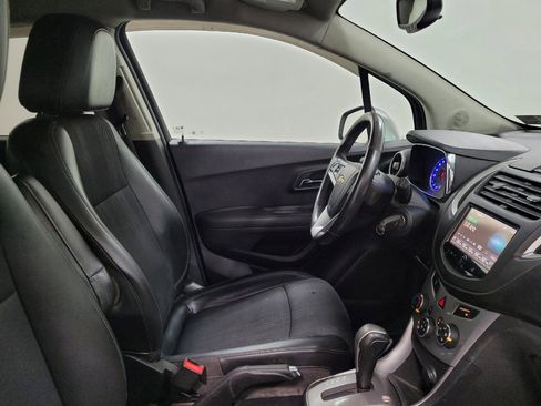 Used 2016 Chevrolet Trax LT w/ LT Convenience Package image 21