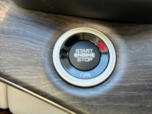 Used 2023 Jeep Grand Cherokee Overland w/ Advanced Protech Group III image 17