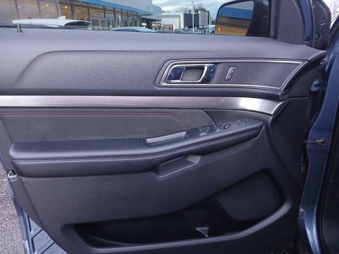 Used 2019 Ford Explorer XLT w/ XLT Sport Appearance Package image 11