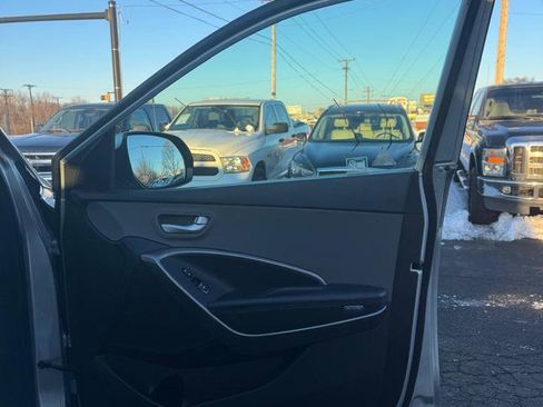 Used 2017 Hyundai Santa Fe SE w/ Cargo Package image 11