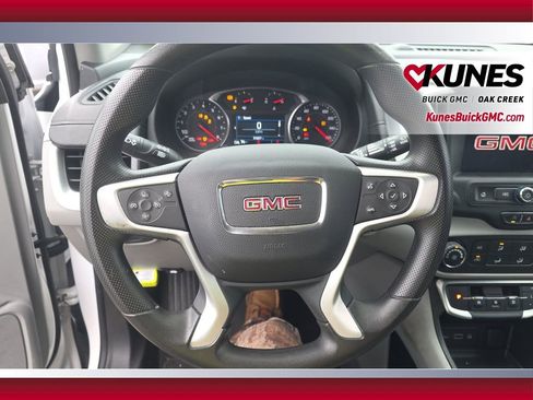 Used 2024 GMC Terrain SLE image 13