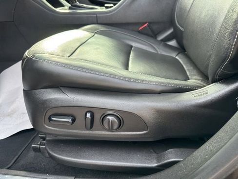 Used 2017 GMC Acadia SLT AWD/4WD image 11