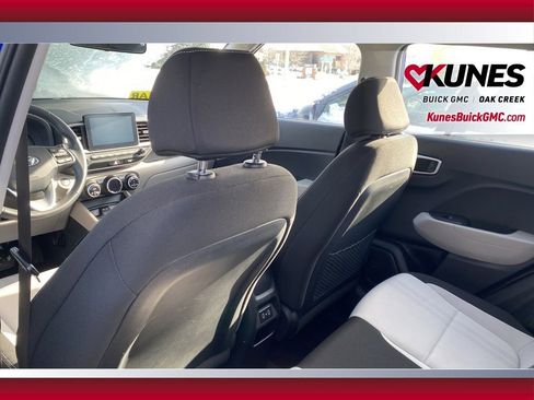 Used 2025 Hyundai Venue SEL image 23
