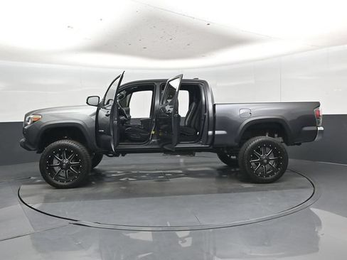 Used 2020 Toyota Tacoma TRD Off-Road AWD/4WD image 56