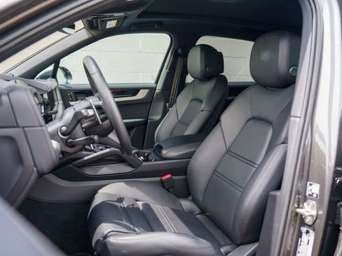 Certified 2026 Porsche Cayenne E-Hybrid AWD/4WD image 4