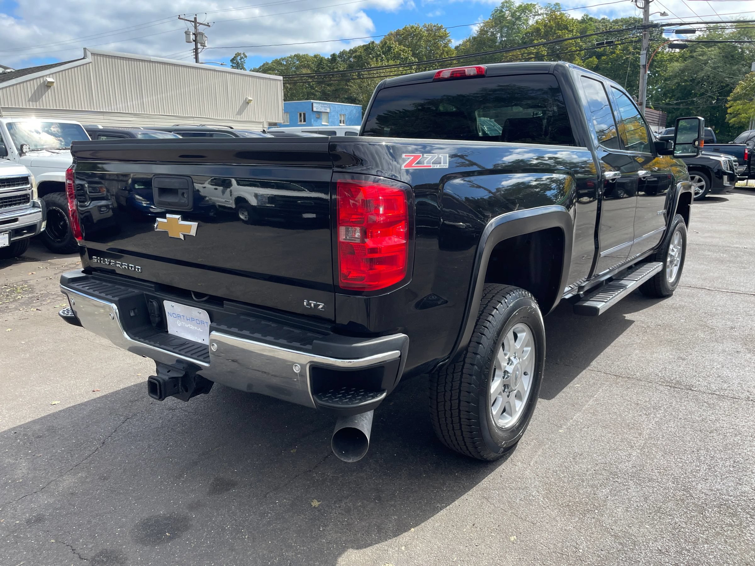 Used 2015 Chevrolet Silverado 2500 LTZ w/ LTZ Plus Package AWD/4WD image 5