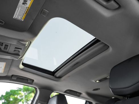 Used 2018 Cadillac Escalade Luxury RWD image 28