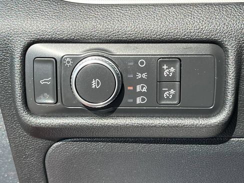 Used 2020 Ford Explorer XLT w/ Equipment Group 202A AWD/4WD image 18