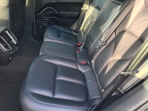 Used 2016 Porsche Cayenne image 39