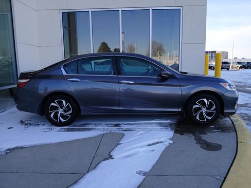 Used 2017 Honda Accord LX image 5