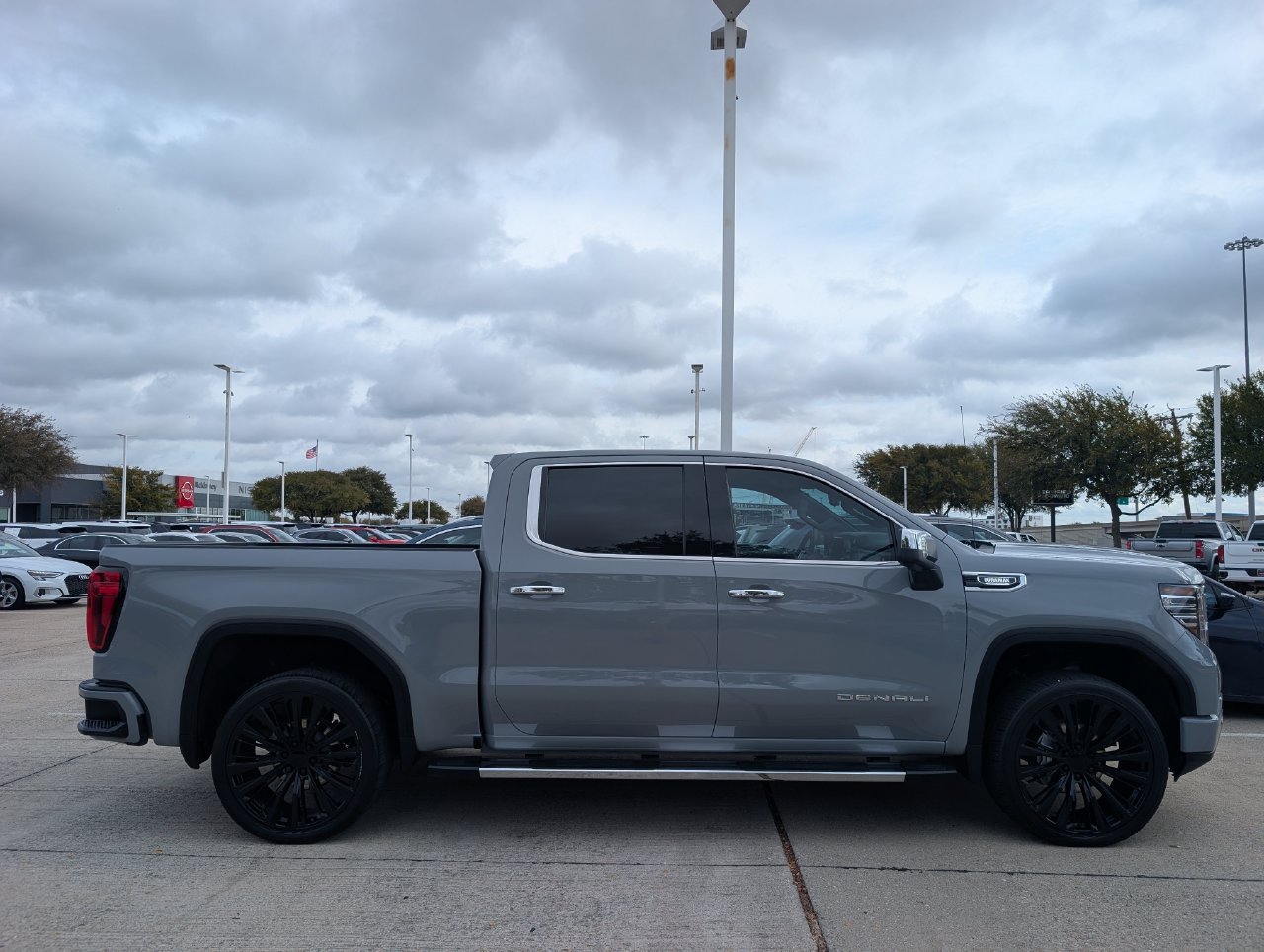 Used 2025 GMC Sierra 1500 Denali w/ Technology Package RWD image 3