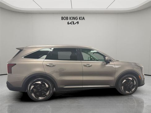 Used 2025 Kia Sorento EX AWD/4WD image 6