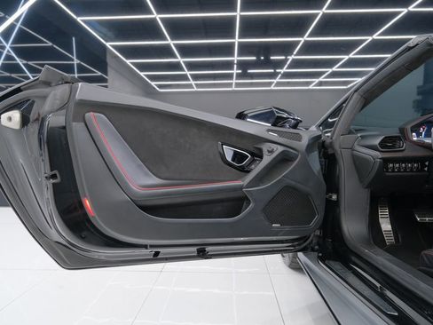 Used 2020 Lamborghini Huracan EVO image 38