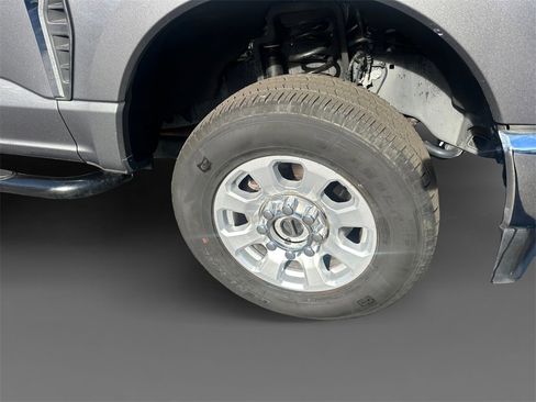 Used 2024 Ford F250 XLT image 16