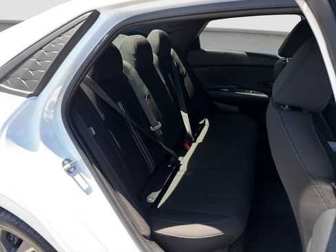 Used 2025 Hyundai Elantra Sport FWD image 19