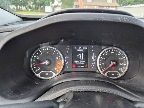 Used 2017 Jeep Renegade Latitude w/ Cold Weather Group AWD/4WD image 16