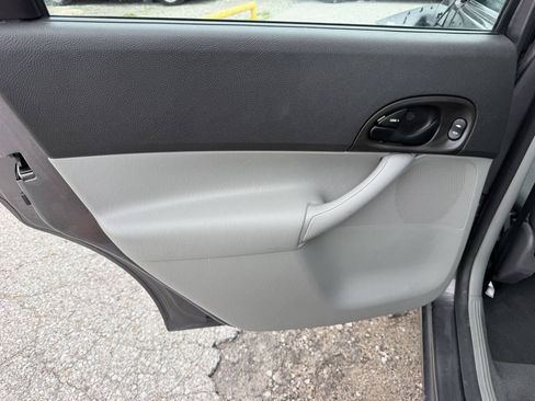 Used 2007 Ford Focus SE FWD image 16
