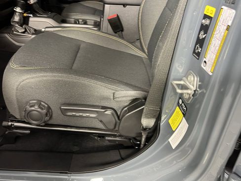 Used 2025 Jeep Gladiator Sport image 24