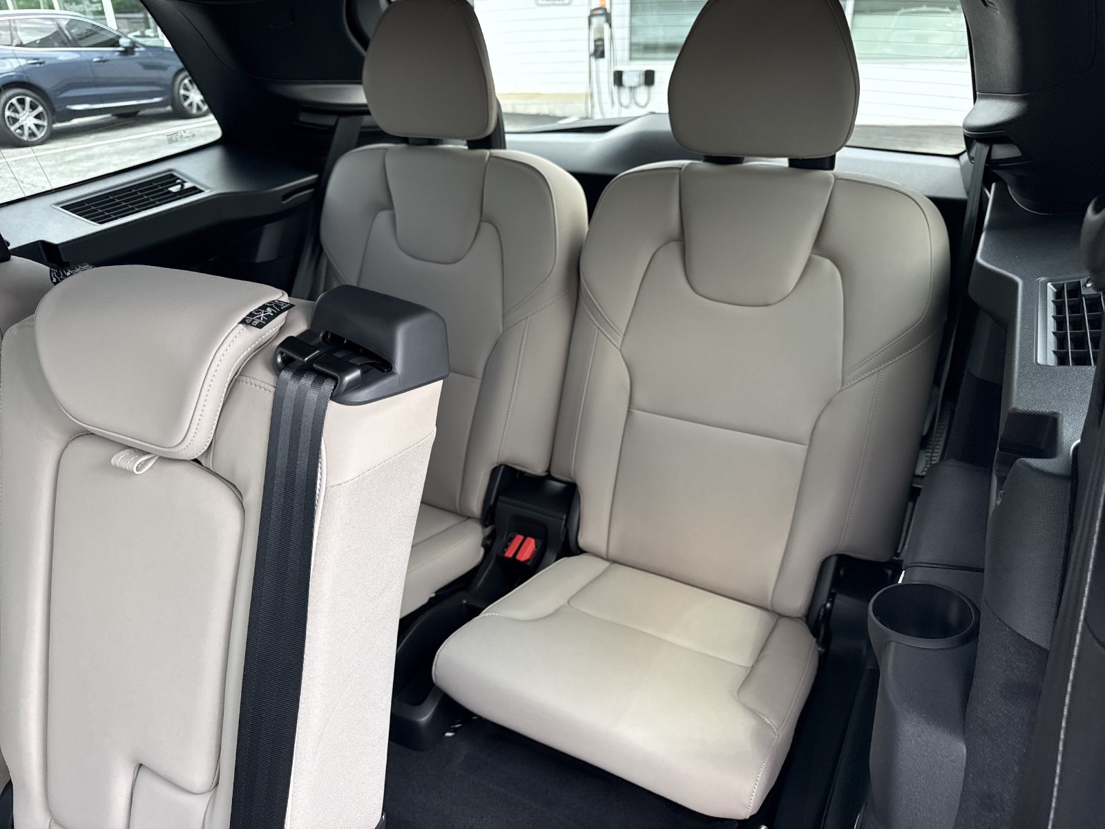 New 2026 Volvo XC90 T8 Plus w/ Protection Package Premier AWD/4WD image 15