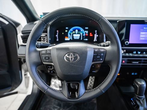 Used 2025 Toyota Camry SE FWD image 28