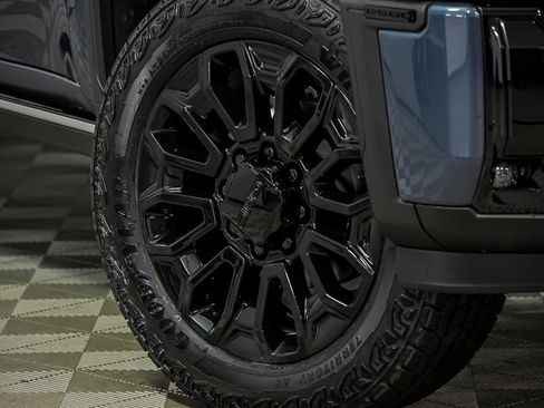 New 2026 GMC Sierra 2500 Denali Ultimate w/ LPO, Black Badging Package AWD/4WD image 3