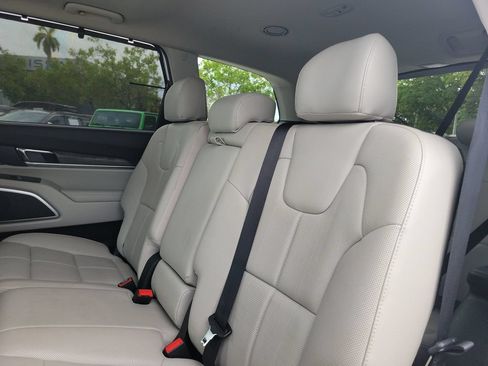 Used 2020 Kia Telluride EX AWD/4WD image 16