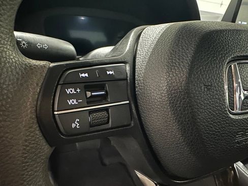 Used 2023 Honda Accord EX image 11
