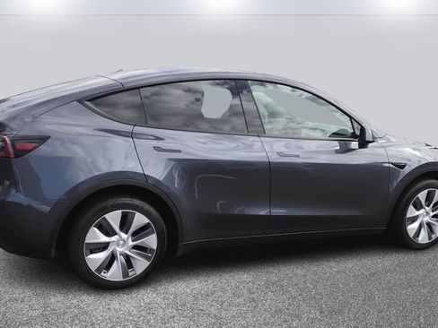 Used 2023 Tesla Model Y AWD image 4