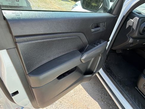 Used 2025 Chevrolet Colorado Trail Boss AWD/4WD image 14