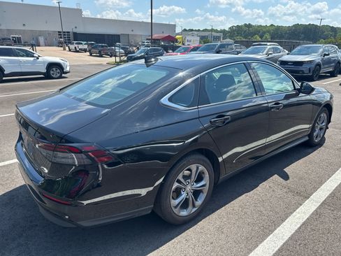 Used 2024 Honda Accord EX image 4