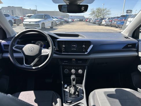 Certified 2023 Volkswagen Taos SE w/ Panoramic Sunroof Package image 9