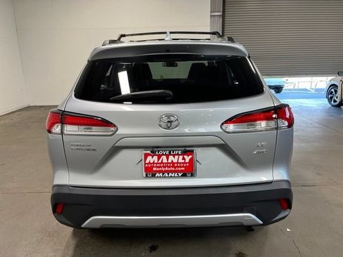 Used 2022 Toyota Corolla Cross LE w/ Moonroof Package AWD/4WD image 4