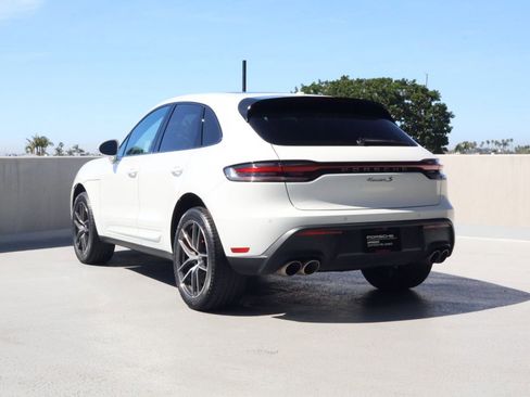 Certified 2023 Porsche Macan S image 3