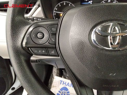 Used 2024 Toyota Corolla Cross L image 11