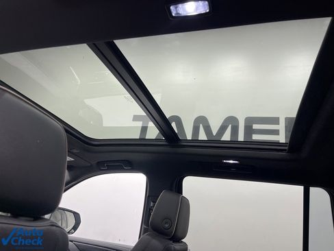 Used 2023 GMC Yukon XL SLT image 16