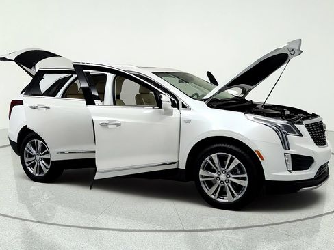 Certified 2024 Cadillac XT5 Premium Luxury w/ LPO, Floor Liner Package AWD/4WD image 14