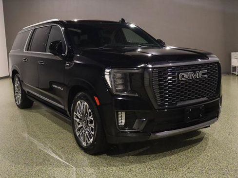 Used 2023 GMC Yukon XL Denali Ultimate AWD/4WD image 1