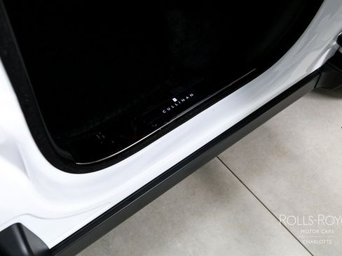 Certified 2020 Rolls-Royce Cullinan AWD/4WD image 26