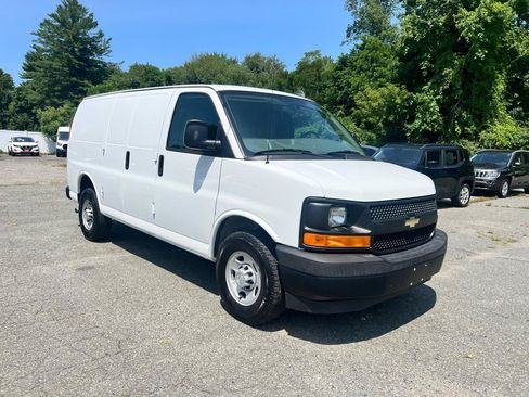 Used 2017 Chevrolet Express 2500 RWD image 7