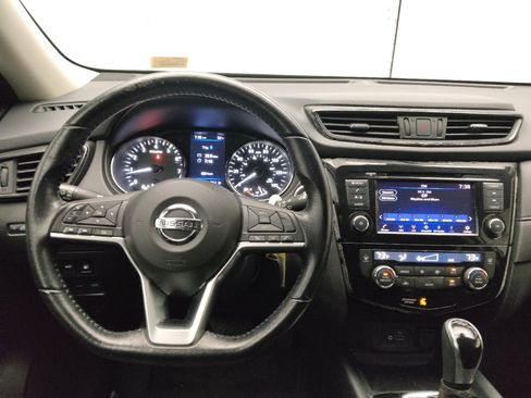 Used 2020 Nissan Rogue SV FWD image 22