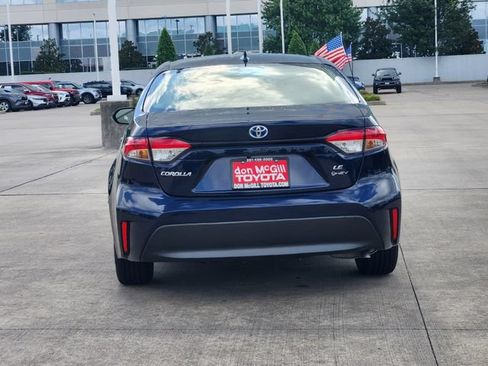 Certified 2025 Toyota Corolla LE FWD image 6