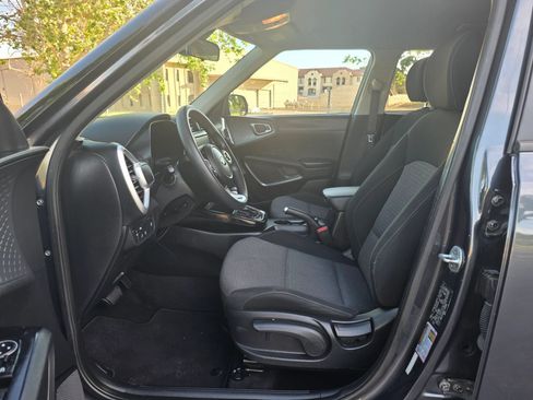 Used 2020 Kia Soul S FWD image 19
