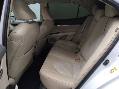 Used 2018 Toyota Camry XLE image 18