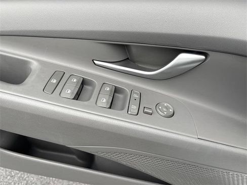 Used 2024 Hyundai Elantra SEL image 16