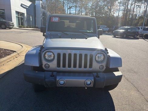 Used 2018 Jeep Wrangler Unlimited Sahara w/ Connectivity Group image 8
