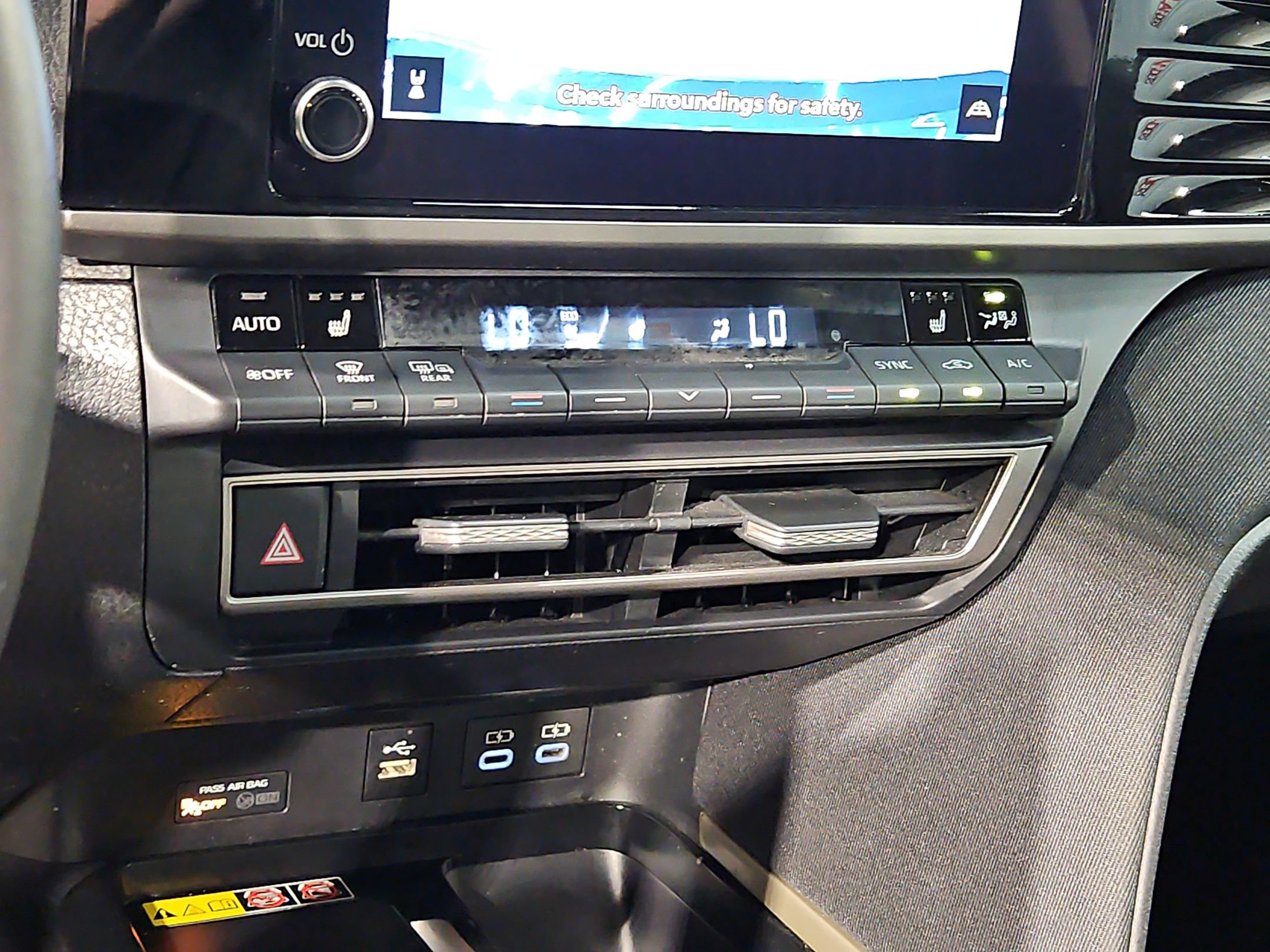 Used 2025 Toyota Camry LE w/ Convenience Package FWD image 32