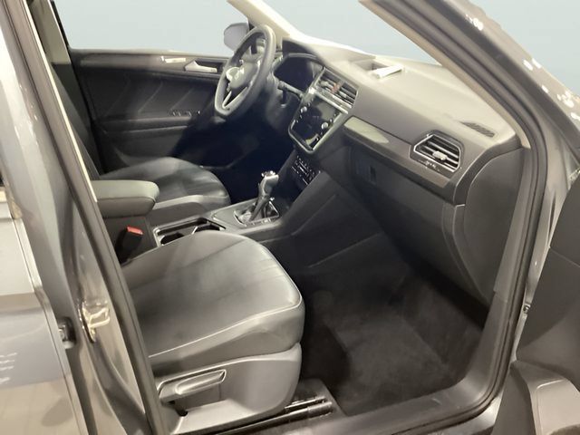 Certified 2023 Volkswagen Tiguan SE FWD image 11