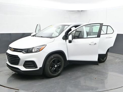 Used 2020 Chevrolet Trax LS FWD image 33